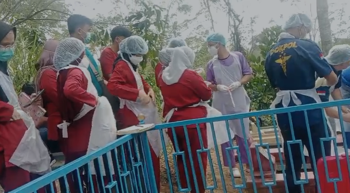 Suasana Haru di TPU Batu Bandung, Warga Kawal Pembongkaran Makam Gita Fitri