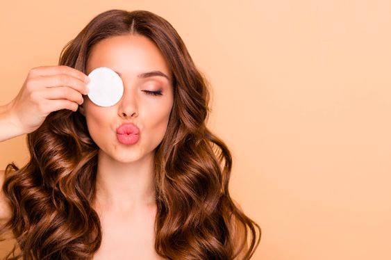 Kulit Berminyak? Ini7 Urutan Make Up Agar Lebih Tahan Lama untuk Pemula 