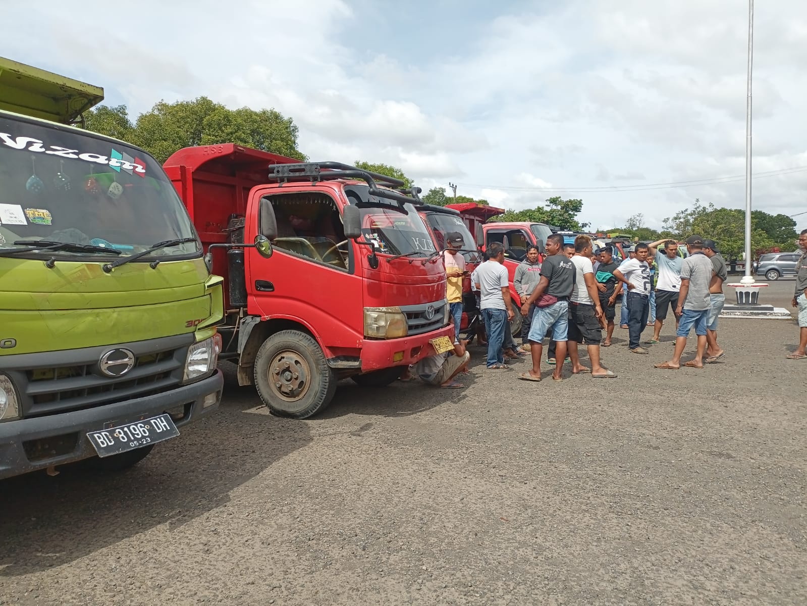 Dilarang Isi Solar Subsidi di SPBU, Puluhan Sopir Truk Datangi Kantor Bupati Bengkulu Utara