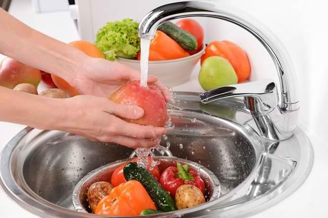 Agar Terhindar dari Penyakit, Begini Tips Mencuci Buah dan Sayur yang Benar!