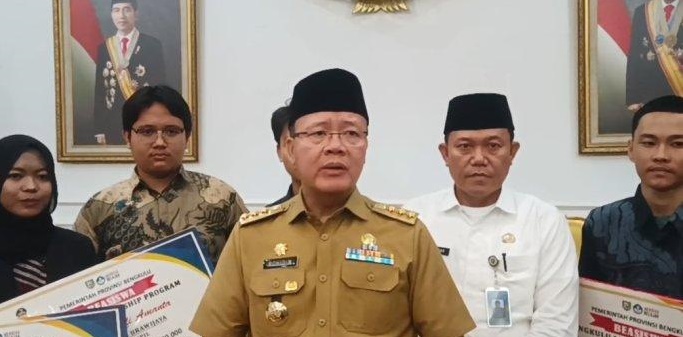 Pemprov Bengkulu Berikan Beasiswa Kuliah Kepada 10 Ketua Osis Tingkat SMA Sederajat Terpilih 