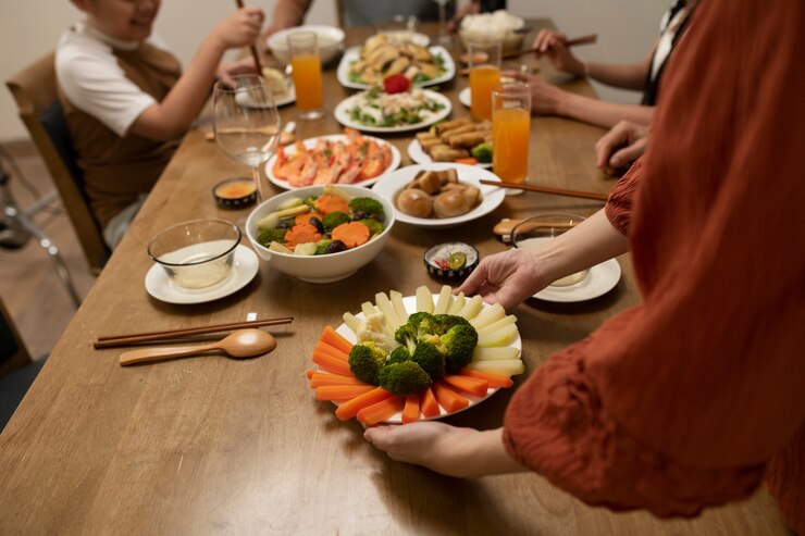 Bolehkah Makan 'Berat' Langsung Saat Berbuka? Simak Ulasan Berikut Ini