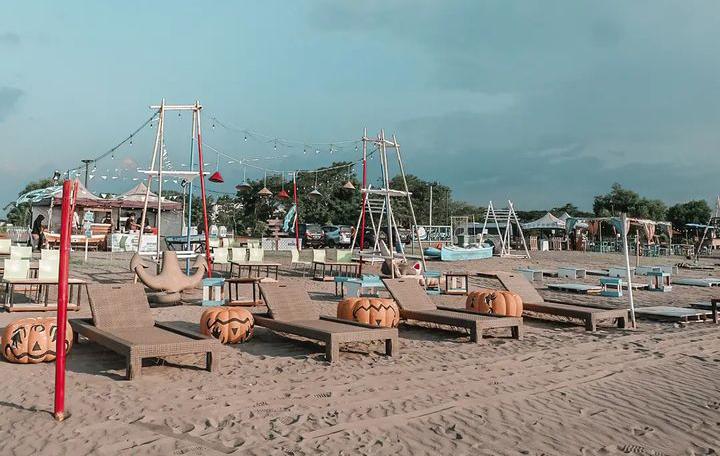 Santai Bersama Keluarga di Pantai Bosowa Makassar, Lokasinya Bersih dan Berombak Tenang 