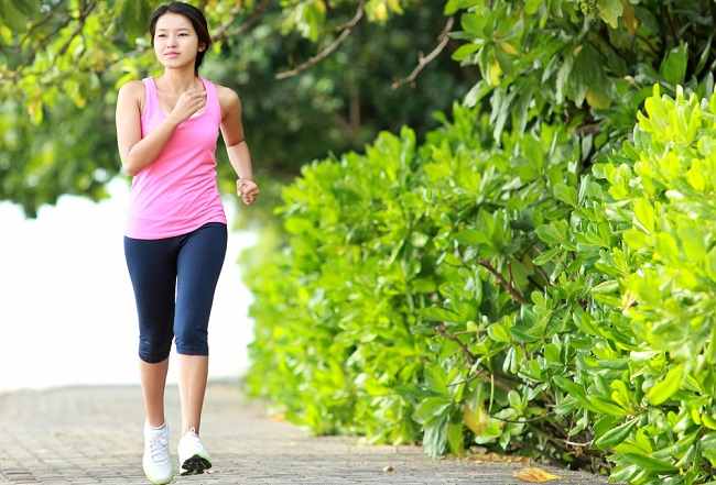 Brisk Walking: Olahraga Kardio yang Punya Banyak Manfaat