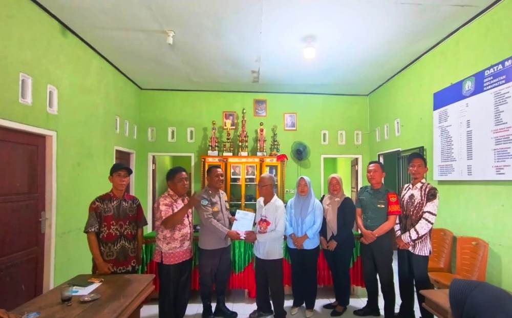 Dukung Nelayan dan Petani, Kades Wayhawang Salurkan BLT Rp1,8 Juta per KPM Sebagai Stimulus Perekonomian Warga