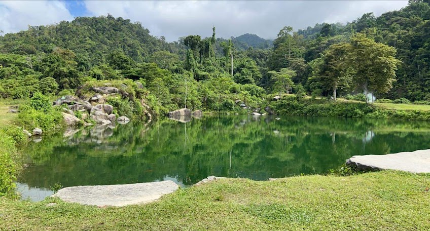 Berkunjung dan Menikmati Keindahan Kolam Alami Bambar di Jayapura 