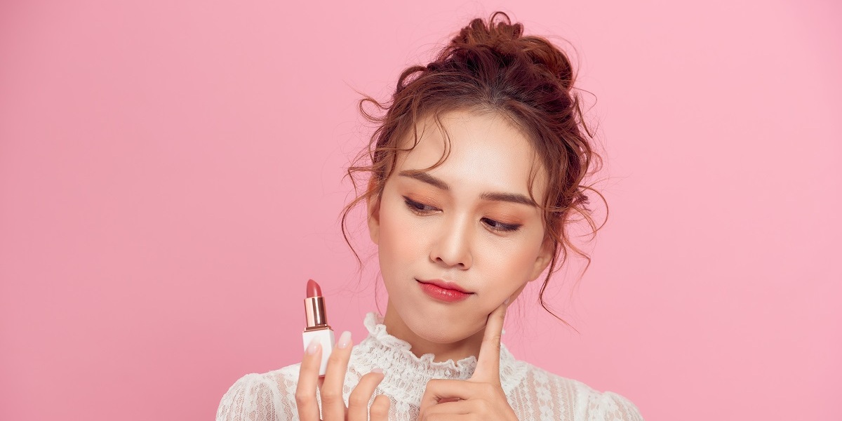 Dijamin Cantik Natural! Tips Make Up Simpel Anti Menor