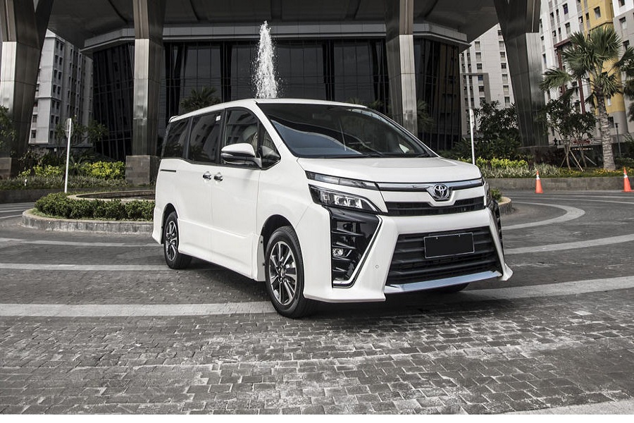 Toyota Voxy Terbaru Bikin Saingan Terlihat Biasa Saja!