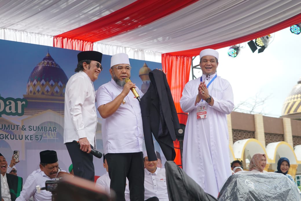 Laku Rp45 Juta, Barang Rhoma Irama Dibeli Gubernur, Wagub Hingga Walikota 