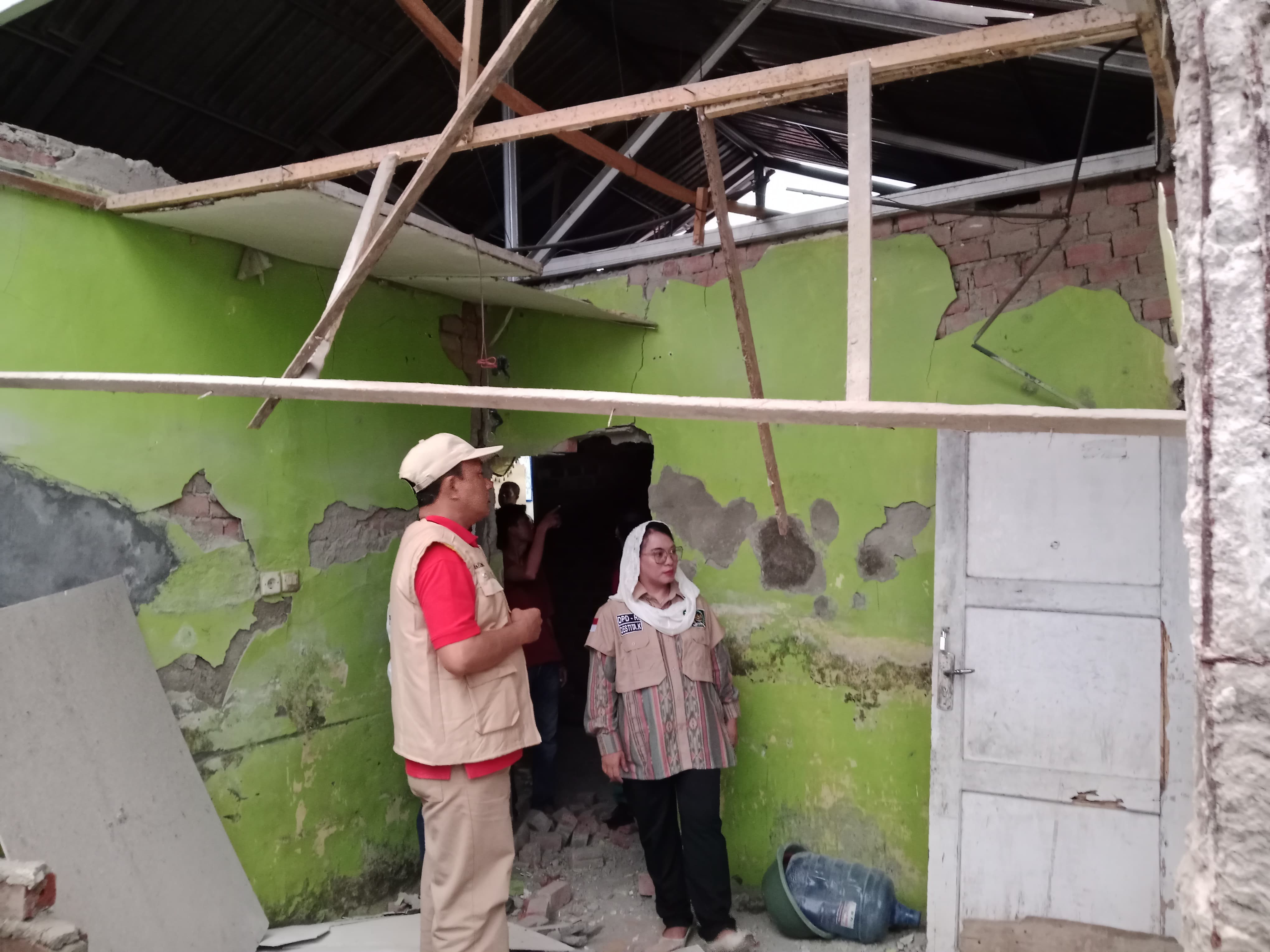 Apt Destita Tinjau Lokasi Terdampak Gempa 6,3 SR di Bengkulu dan Salurkan Bantuan untuk Warga