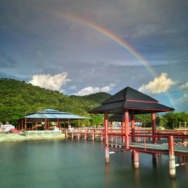 Intip Keindahan Pantai Tanjung Bajau di Bawah Kaki Bukit Kota Singkawang