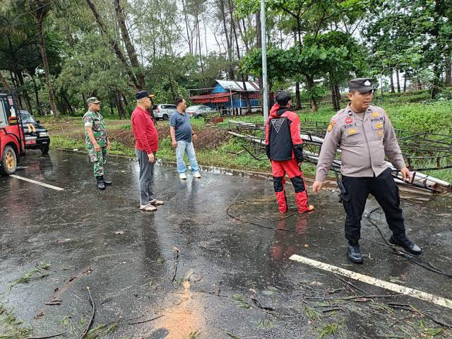 Hujan Disertai Badai dan Potensi Banjir, Warga Kota Bengkulu Diimbau Waspada