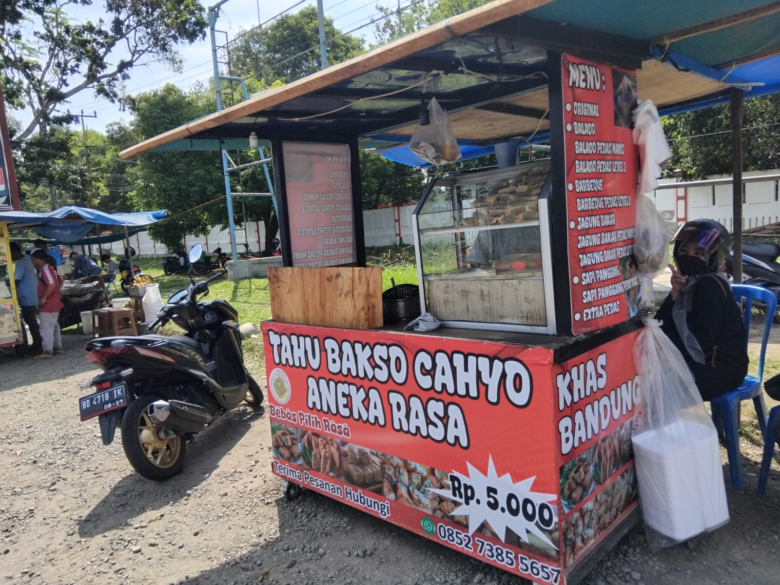 Berjualan di Tengah Hambatan, Pedagang Tahu Bakso Dekat UNIB Tetap Bertahan