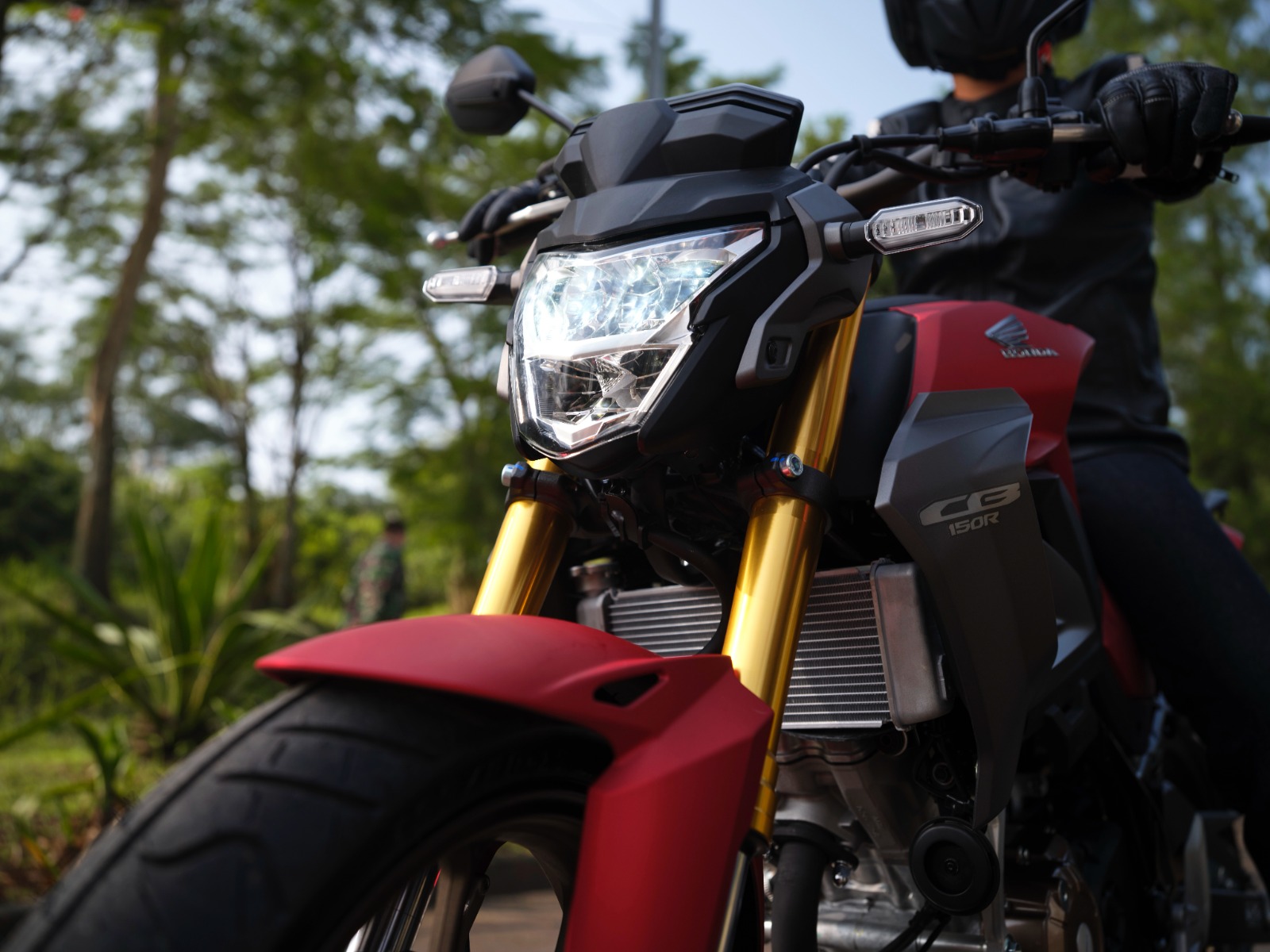 Aman dan Terkendali, Ini Langkah-Langkah Mengendarai Motor Kopling bagi Pemula