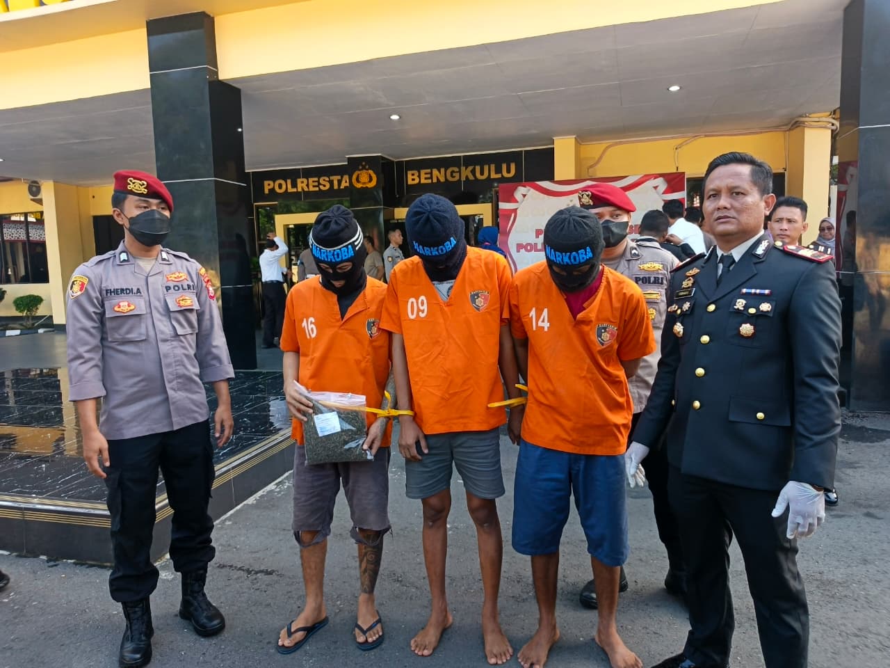 Antisipasi Penyalahgunaan oleh Anggota, Kapolresta Rahmad Hidayat Musnahkan Puluhan Paket Narkoba