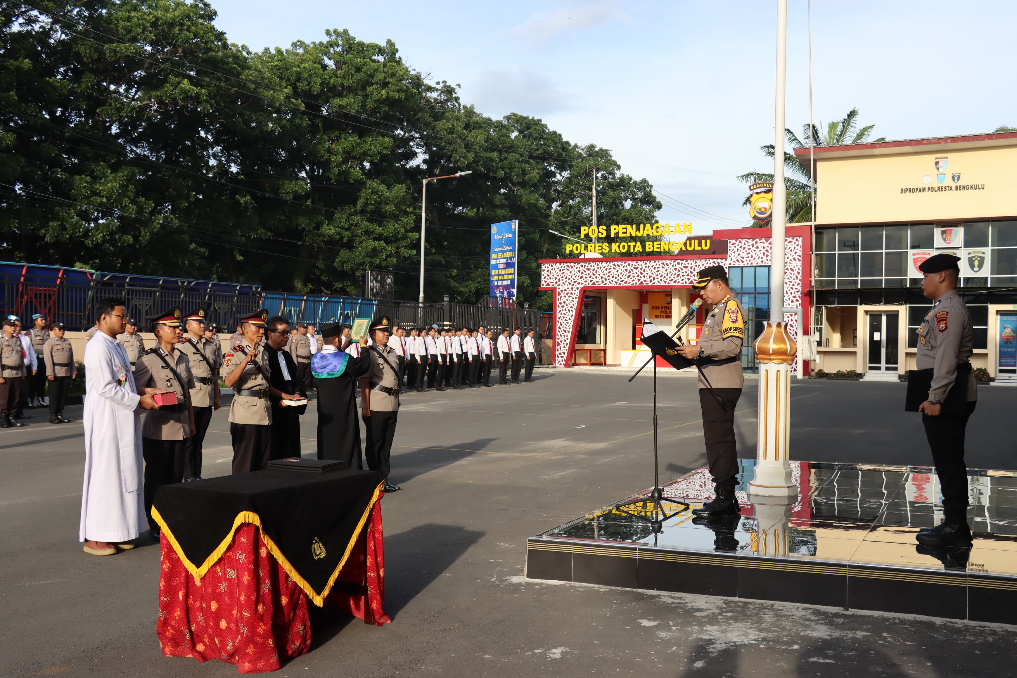 Kapolresta Bengkulu Pimpin Upacara Sertijab 3 Pejabat Baru di Lingkungan Polresta Bengkulu 