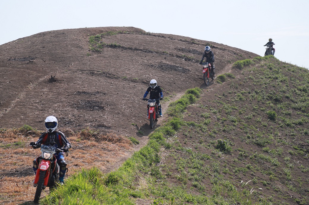 Hobi Terabasan, Begini Teknik Aman dan Nyaman Naik Motor Trail