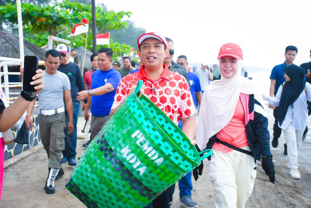 Wisatawan Bisa Langsung Lapor Satpol PP dan Dispar Jika Diperas Pedagang Pantai Panjang