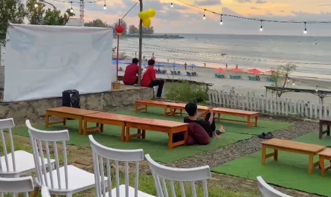 Berendo Uncu Perak, Restoran Dengan Konsep Kolam Renang dan Menghadap ke Pantai 