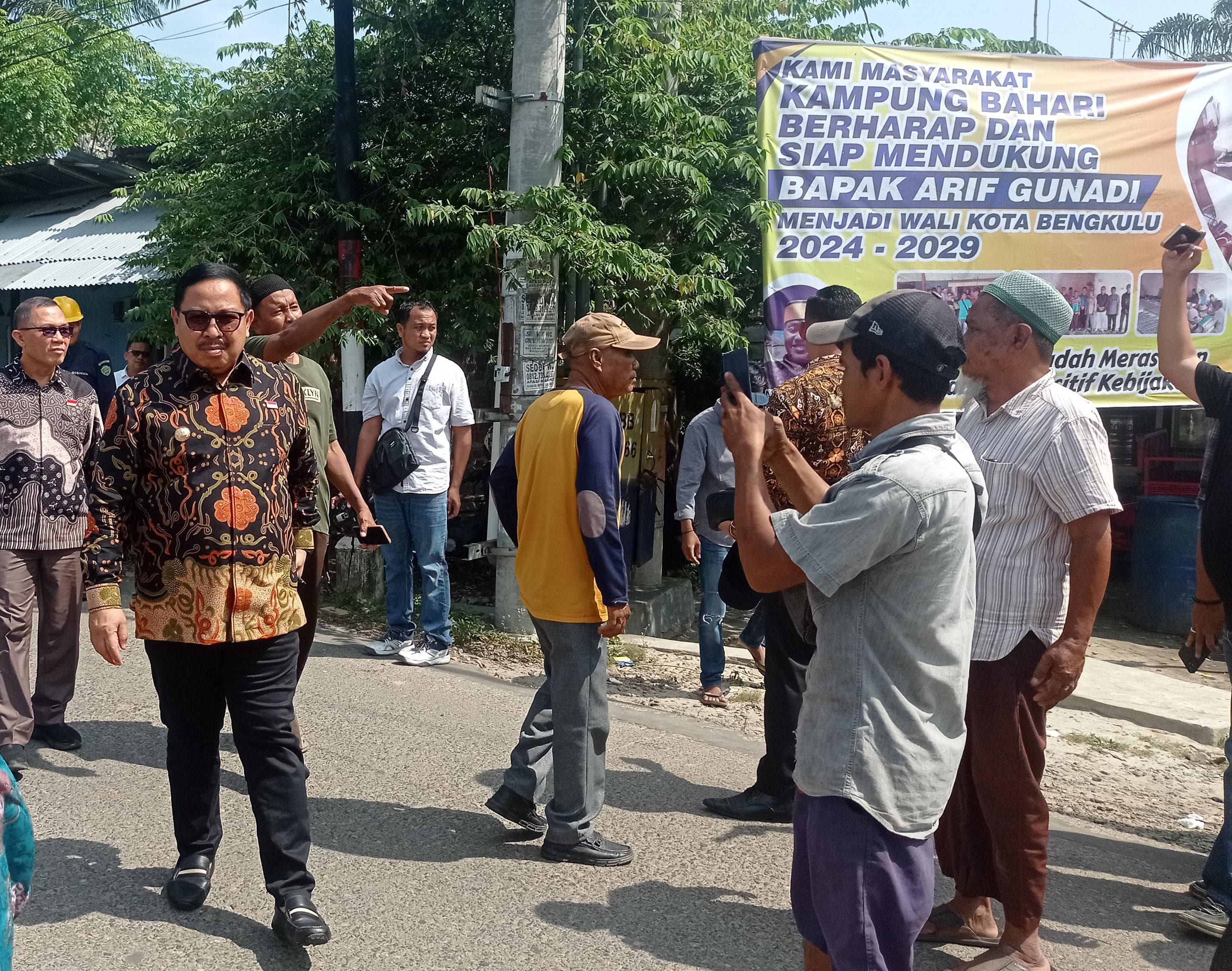 Pj Walikota Arif Gunadi Penuhi Aspirasi Warga Kampung Bahari yang Butuh Lampu Jalan