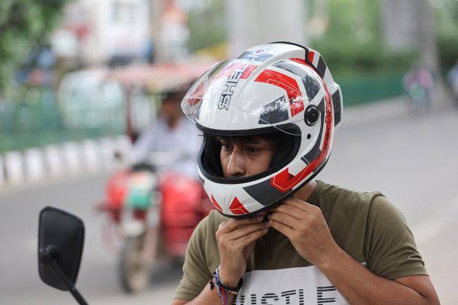 Pentingnya Pakai Helm Bagi Pengendara Motor, Ini Penjelasannya 