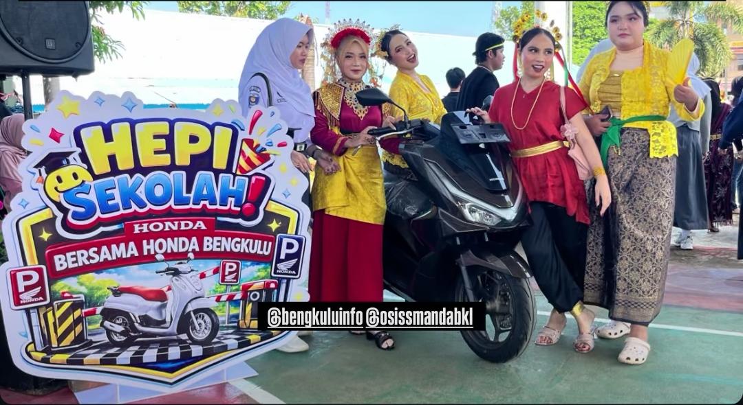 Hepi Sekolah Honda Exclusive Parking  Datangi SMA N 2 Kota Bengkulu