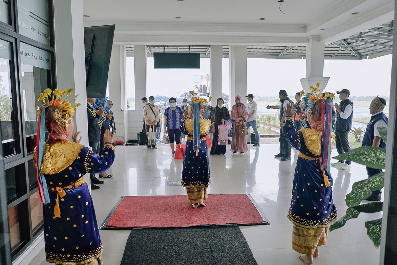 Wow! Penumpang Perdana Pesawat 2023 Disambut Sampai Segitunya di Bandara Bengkulu