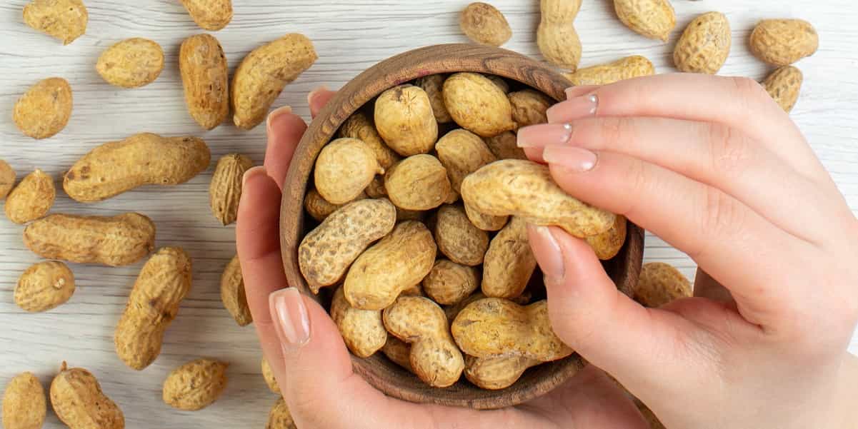  Ternyata Hanya Mitos! Makan Kacang Menyebabkan Jerawat