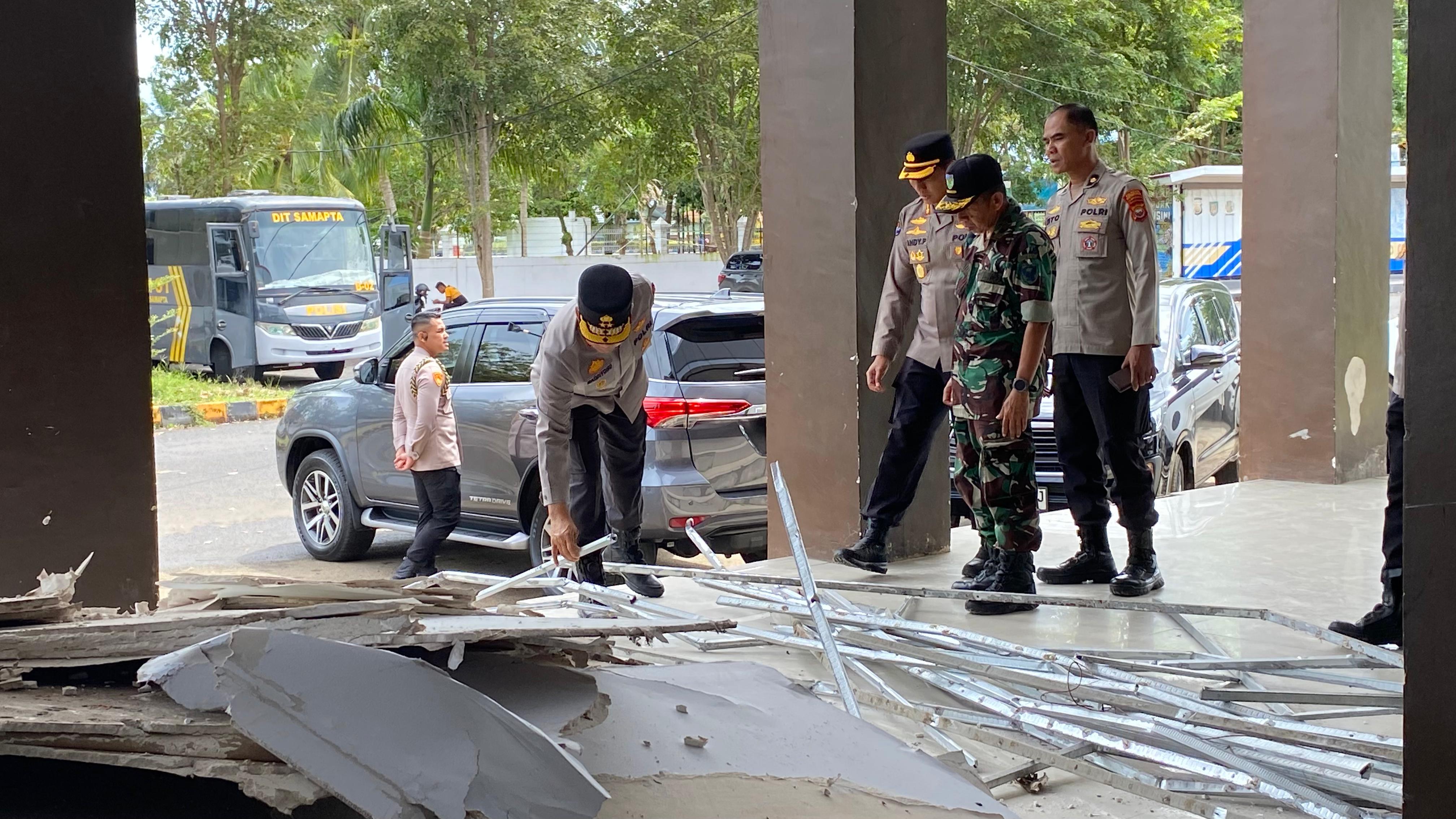 Gedung Balai Buntar Ambruk Akibat Gempa, Kapolda Bengkulu Cek dan Kerahkan Personel Untuk Lakukan Evakuasi