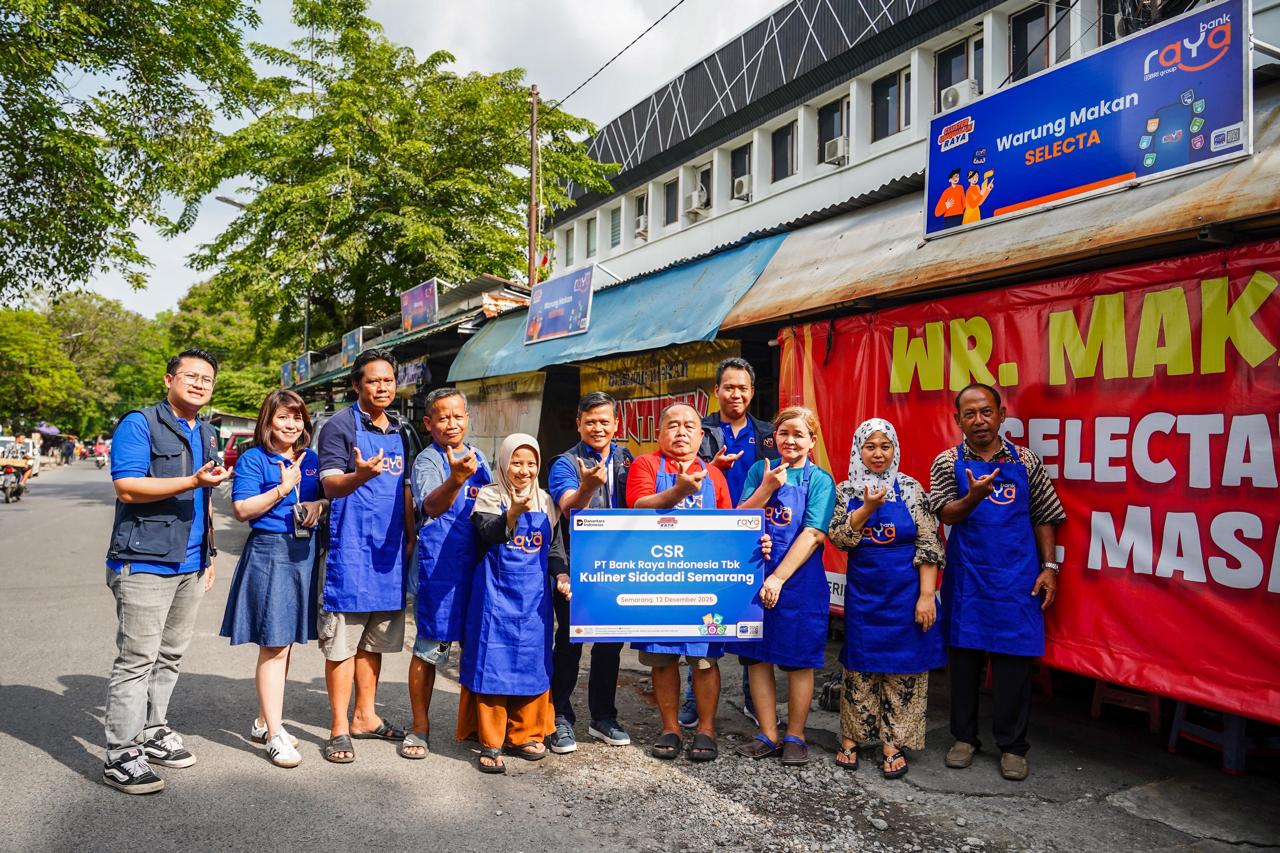 Bank Raya Serahkan Dukungan Prasarana bagi Pedagang Kaki Lima di Cluster Unggulan Sidodadi Semarang