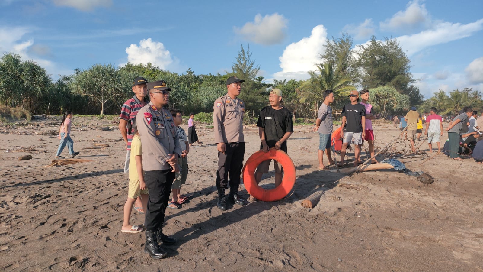 Dua Orang Tenggelam di Pantai Ketahun Bengkulu Utara, 1 Hilang 1 Selamat 