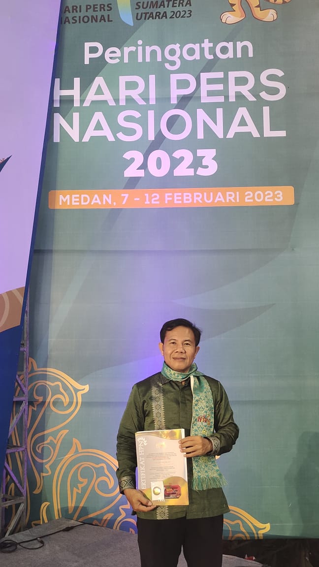 Zacky Antoni Dianugerahi Press Card Number One di HPN Sumatera Utara 