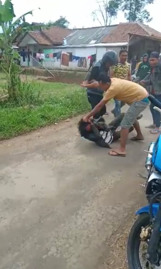 Beredar Video Pelaku Penculikan di Bengkulu Utara Dipukuli Warga, Kapolsek: Itu Hoaks 