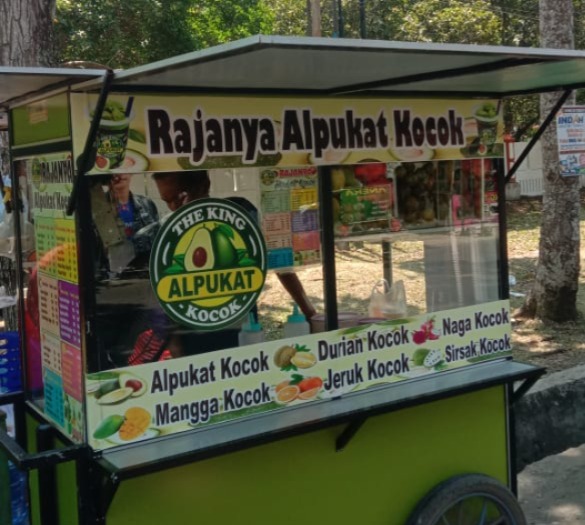 Rajanya Alpukat Kocok: Inovasi Minuman Segar yang Sukses di Bengkulu