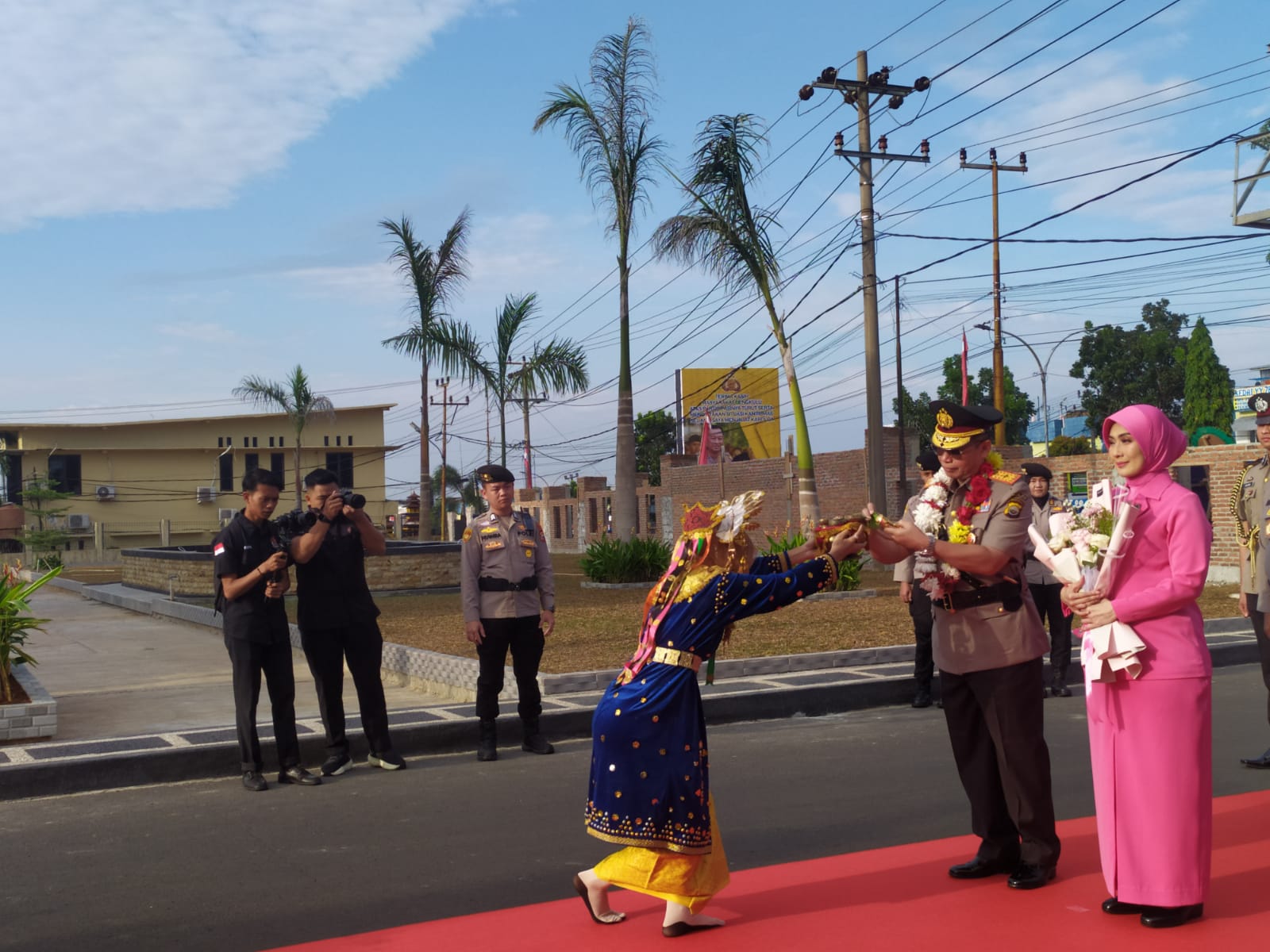 Brigjen Anwar Resmi Jabat Kapolda Bengkulu, Disambut Tari Sekapur Sirih 