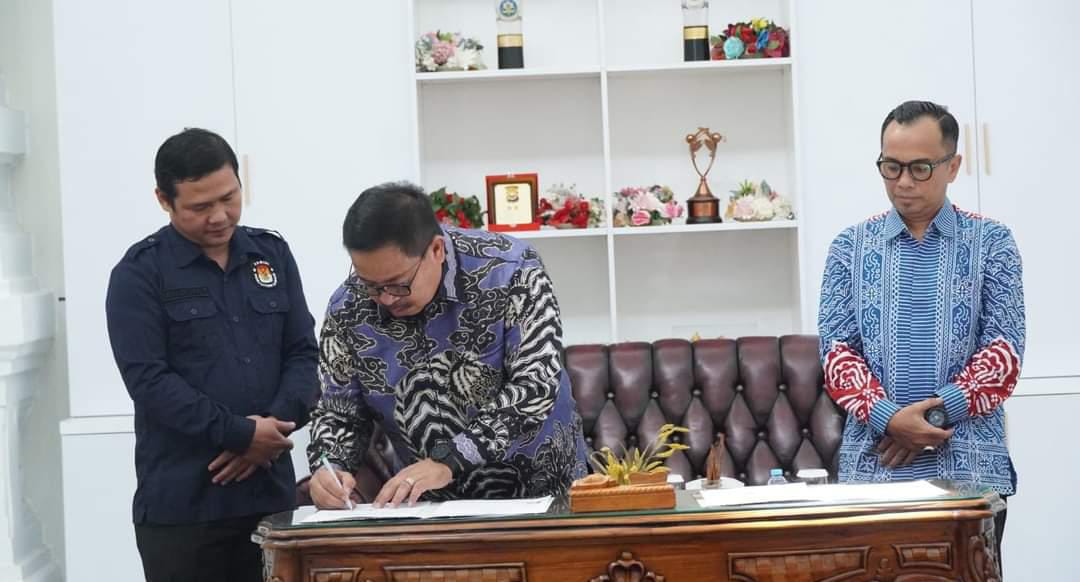 Pj Walikota Bengkulu Arif Gunadi Tandatangani Berita Acara Dana Hibah ...