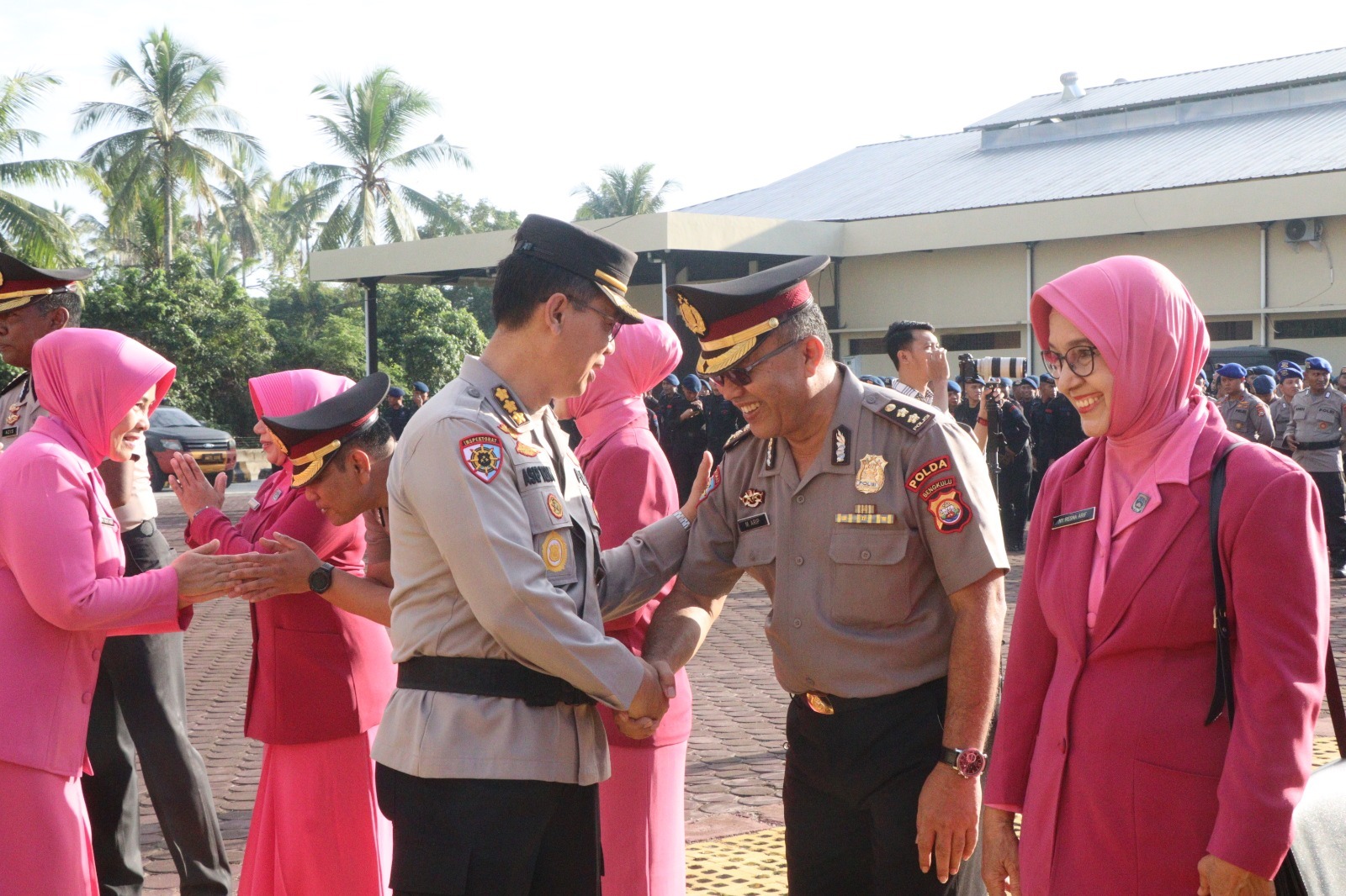 Full Senyum, Ratusan Anggota Polda Bengkulu  Naik Pangkat 