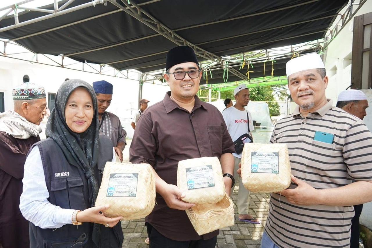 Masjid Agung At-Taqwa Bengkulu Gunakan Besek Bambu untuk Pembagian Daging Kurban