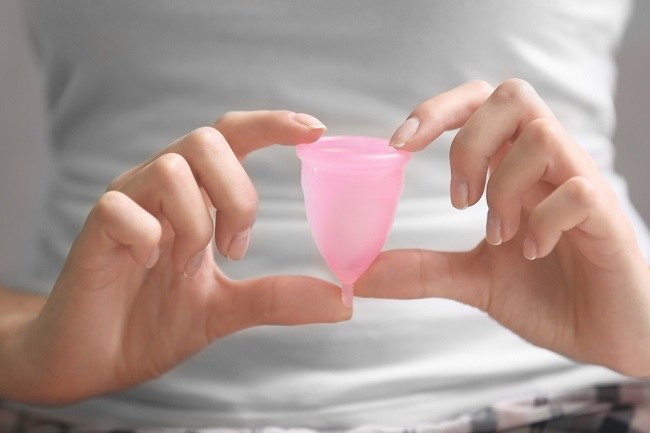 Begini Cara Pakai Menstrual Cup dan Langkah Melepasnya yang Benar