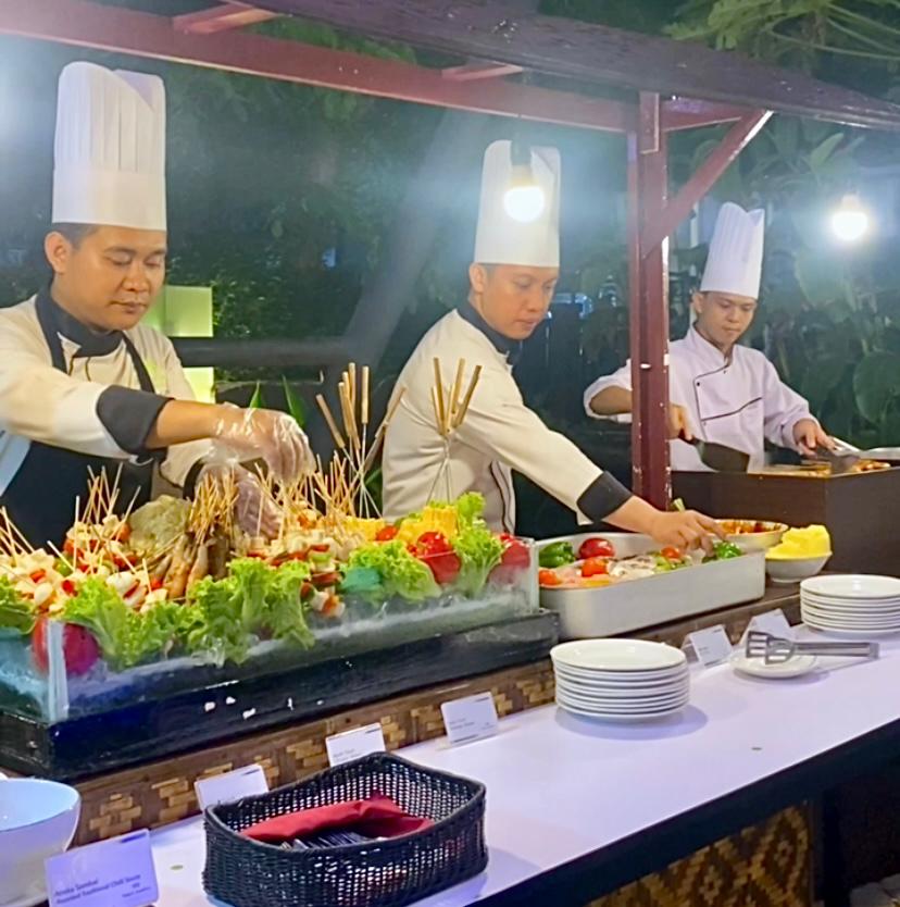 Rayakan Tahun Baru dengan Barbecue Night di Hotel Santika Bengkulu