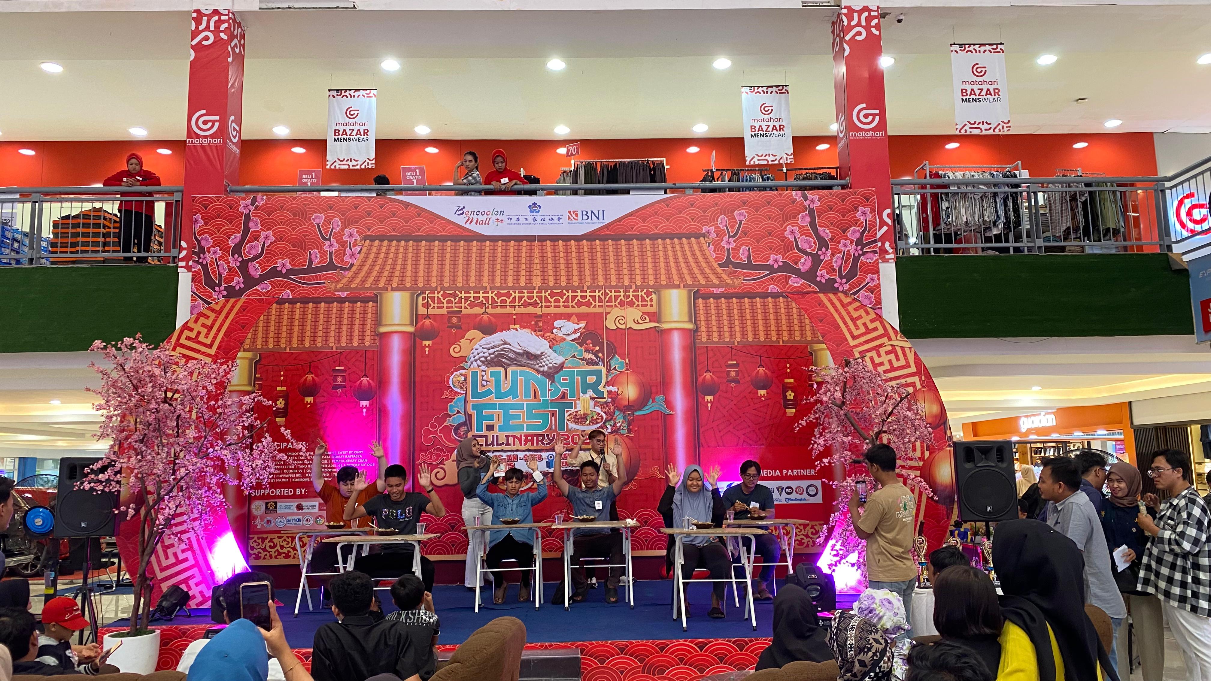 Lunar Fest Culinary 2025 Hadirkan Challenge Makan Mie 1 Meter di Bencoolen Mall