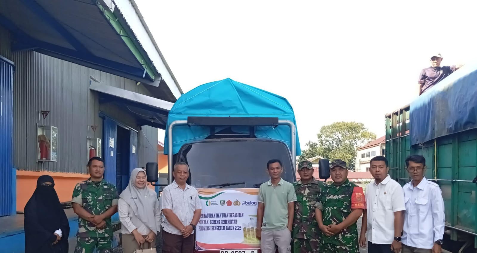 Pemkab Salurkan 54.660 Kg Beras dan 10.932 Liter Minyak Goreng untuk PBP di Pasar Manna dan Manna