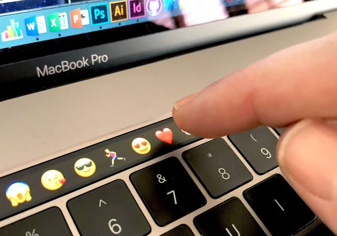 Touch Bar Pada MacBook Pro Apple Teranyar Dihilangkan, Apa Penyebabnya?