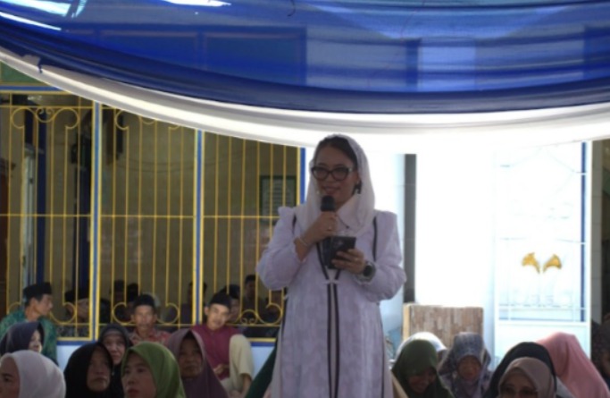 Silaturahmi dengan Warga Seluma, Destita Ikuti Manaqib dan Halal Bihalal di Sukaraja 
