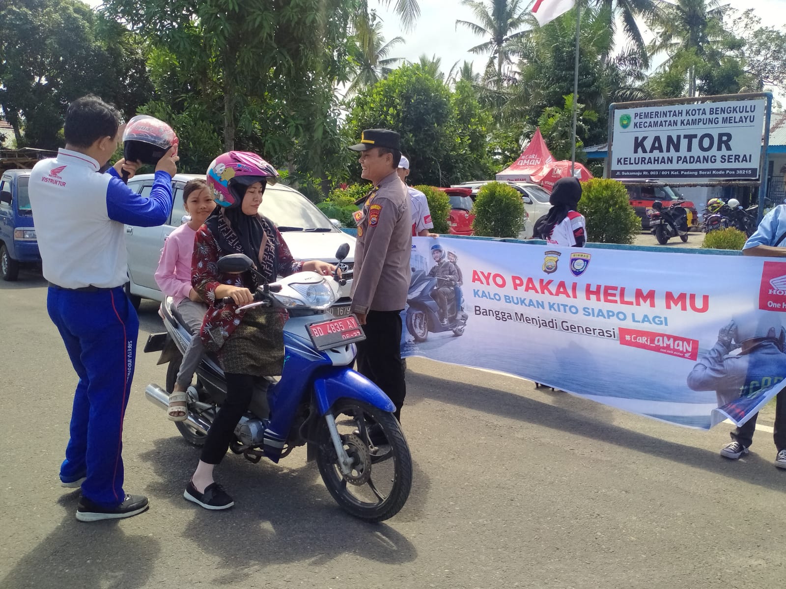 Berbahaya Bonceng Anak di Depan, Ini Tips #Cari_Aman Berkendara Bersama Anak dari Honda Bengkulu