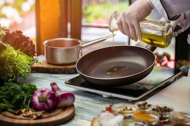 4 Pilihan Minyak Goreng Sehat untuk Kebutuhan Memasak di Rumah