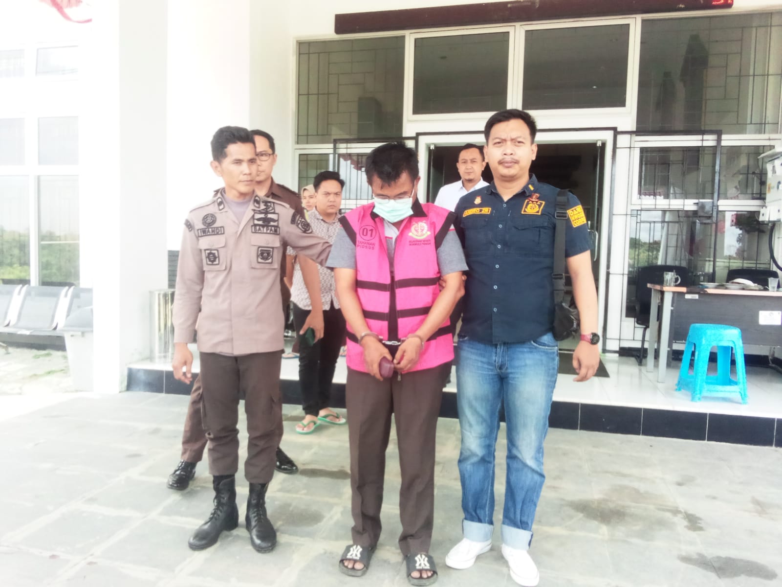 Mantan Pejabat Disnakertrans Bengkulu Tengah Ditahan Jaksa