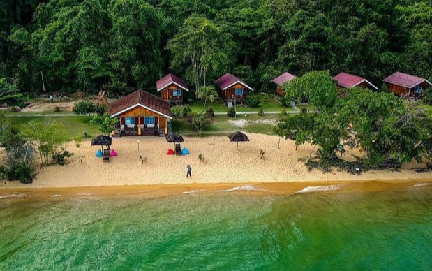 Danau Poso, Danau Unik Bernuansa Pantai yang ada di Indonesia 