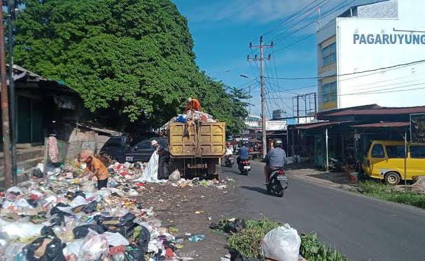 DLH Fokuskan Petugas Kebersihan Tangani Titik Penumpukan Sampah saat Lebaran