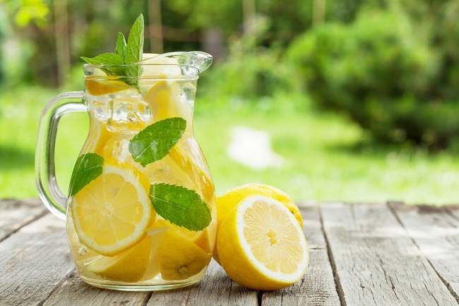 Manfaat Infused Water Lemon yang Perlu Ketahui